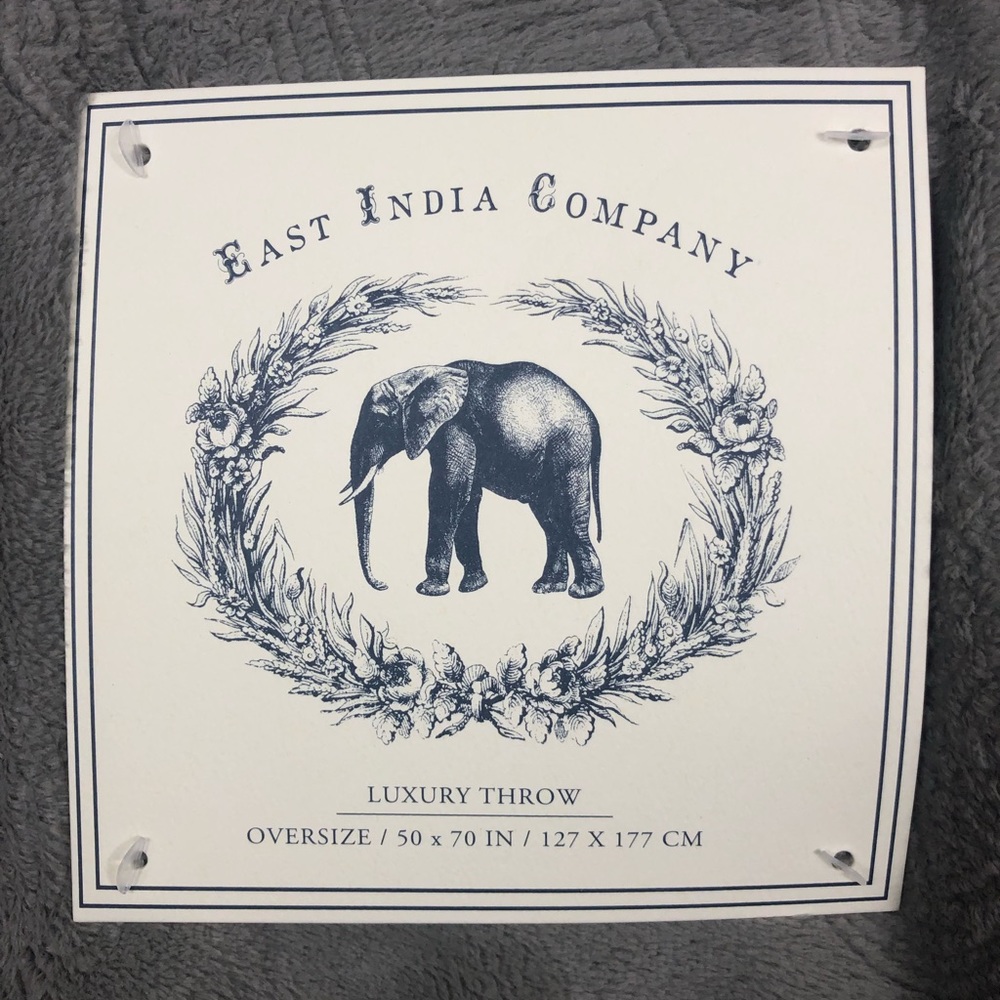 East India Company Luxury Throw Blanket - Picture 4 of 4